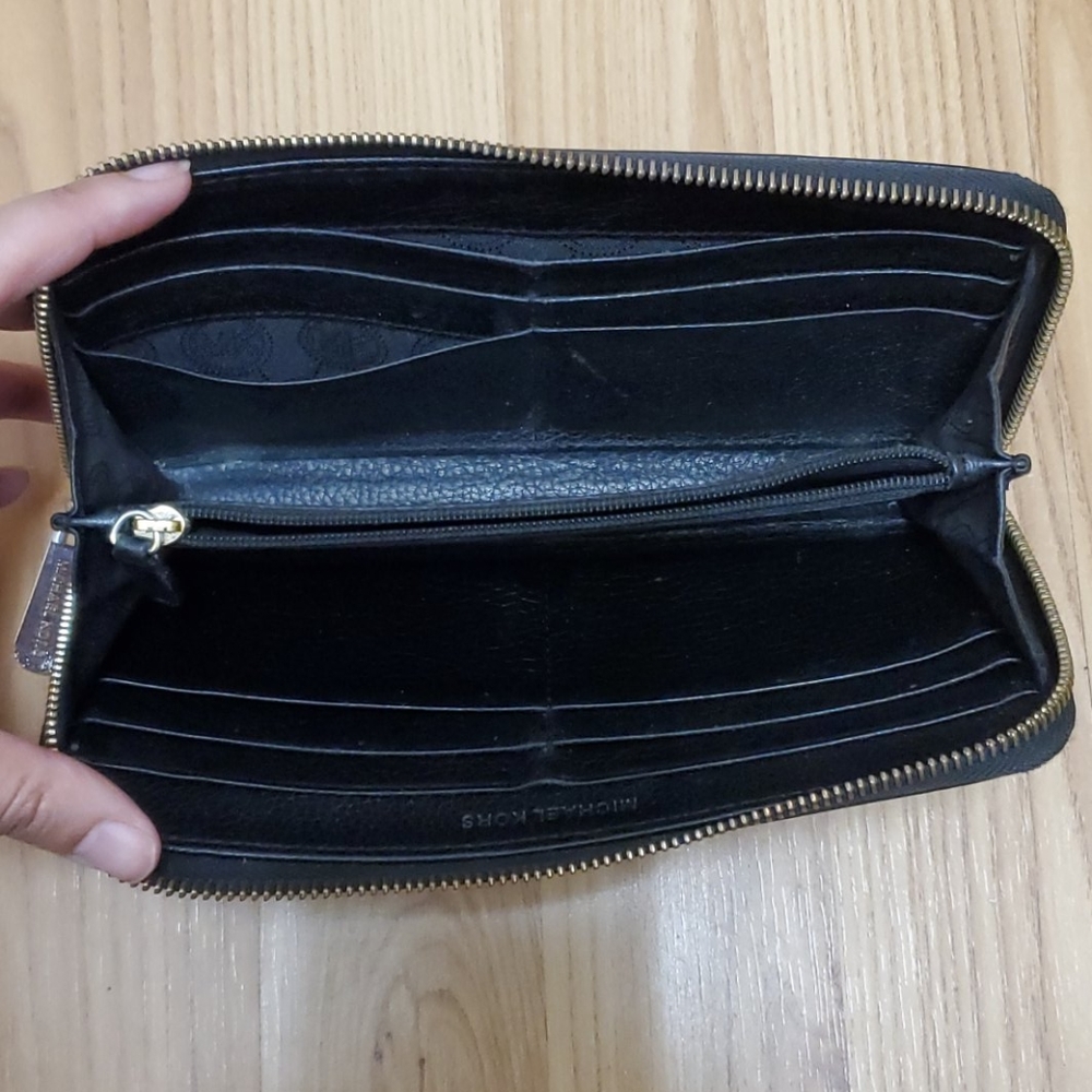SELLING AS IS * Michael Kors Black Wallet - Picture 4 of 6